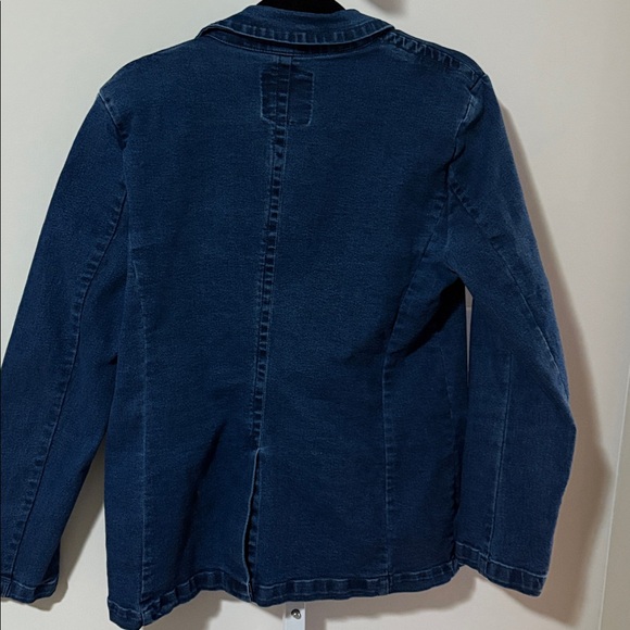 Bagatelle Collection tailored denim blazer in a dark wash blue - Picture 3 of 4